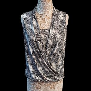 WHITE HOUSE BLACK MARKET Black And White Patterned Sleeveless Top